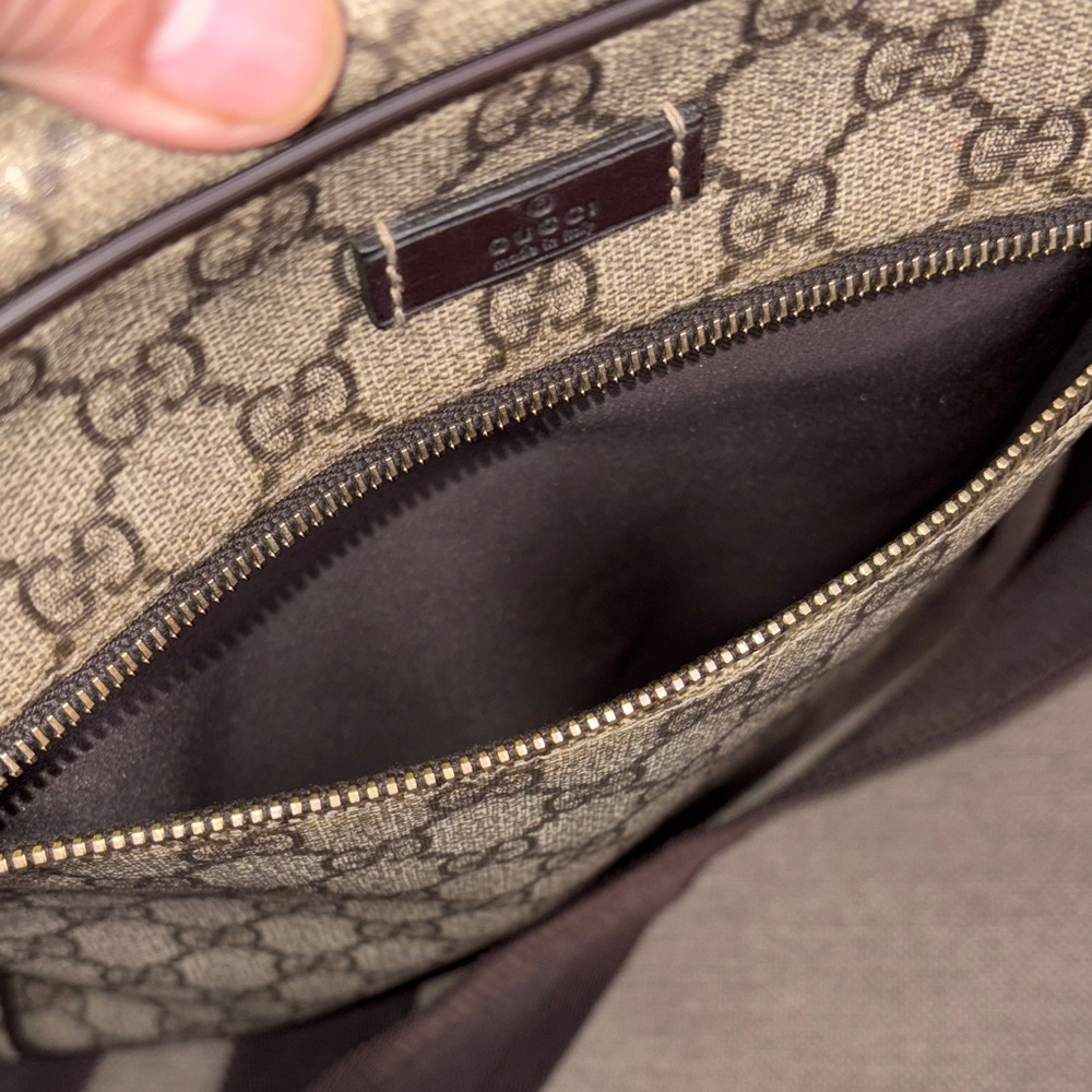 Gucci GG Supreme Canvas Messenger Bag with Dark Brown Trim - Picture 11 of 11